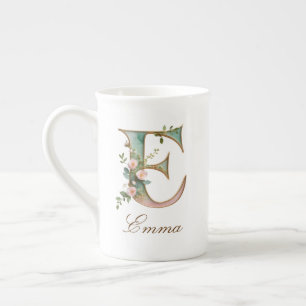 Personalisierte goldene Blumenmonogramm-Initiale E Porzellantasse