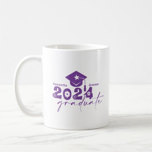 Personalisierte Graduate Class 2024 Lila Kaffeetasse (Links)