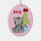 Personalisierte graue Katze auf Pink Baby's 1. Wei Keramik Ornament (Rechts)