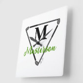 Personalisierte grüne Monogramm/Name Einzigartige Quadratische Wanduhr (Winkel)