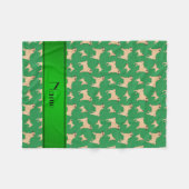 Personalisierte grüne Mopsnamenshunde Fleecedecke (Vorderseite (Horizontal))