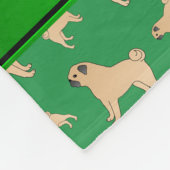 Personalisierte grüne Mopsnamenshunde Fleecedecke (Ecke)