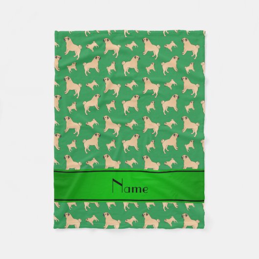 Personalisierte grüne Mopsnamenshunde Fleecedecke (Vorderseite)