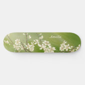 Personalisierte grüne weiße Blume im Frühling blüh Skateboard (Horizontal)