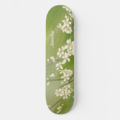 Personalisierte grüne weiße Blume im Frühling blüh Skateboard (Vorderseite)