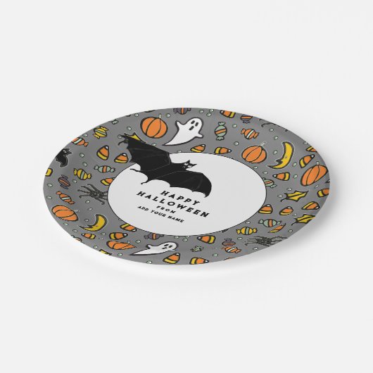 Personalisierte Halloween-Leckerei Pappteller (Schrägansicht)