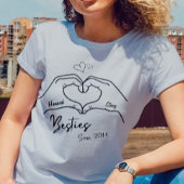 Personalisierte Hände bilden eine Skizze für Herzf T-Shirt