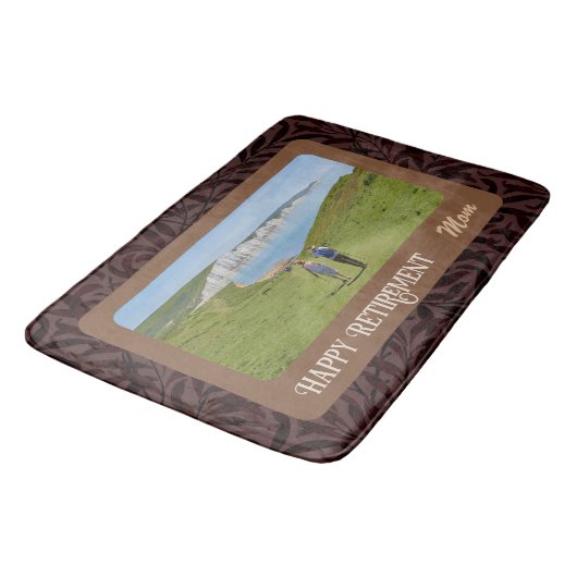 Personalisierte Happy Retirement Geschenke für Mam Badematte (Schrägansicht)
