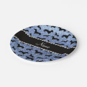 Personalisierte hellblaue Glitter-NamensDackeln Pappteller (Schrägansicht)