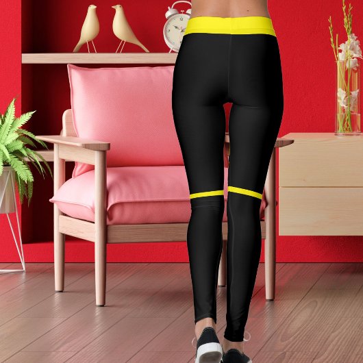 Personalisierte, hellgelbe schwarze Streifen Namen Leggings