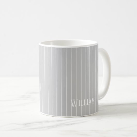 Personalisierte, hellgraue Pinstreifen Kaffeetasse (VorderseiteRechts)