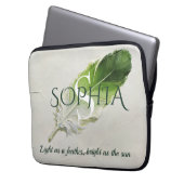 Personalisierte Hellgrüne Feder-Monogramm Laptopschutzhülle (Vorderseite Links)