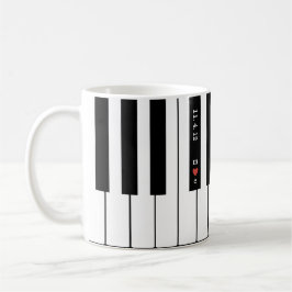 Personalisierte Herz-Initiale verbindet Kaffeetasse