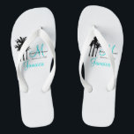 Personalisierte Hochzeiten am Strand Badesandalen<br><div class="desc">Custom Monogram Travel Wedding Flip Flops für Beach Hochzeiten. Passen Sie Ihre Namen, das Datum, das Monogramm, den verheirateten Vornamen und das Ziel an. Ein großes Willkommensgeschenk für Ihre Gäste. Bieten Sie Ihren Gästen für die Strandzeremonie Schuhe an. Entspricht der personalisierten Hochzeitsstrandtasche in unserem Geschäft, mit der Sie die Strandschuhe...</div>