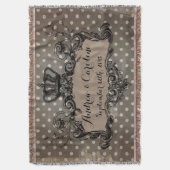 Personalisierte Hochzeitkönigskrone auf Dots Throw Decke (Vorderseite Vertikal)