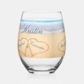 Personalisierte Hochzeitsherzen am Strand in Sand Weinglas Ohne Stiel (Vorderseite)