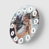 Personalisierte Hochzeitsstimmen Runde Wanduhr (Winkel)