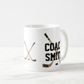 Personalisierte Hockey Coach Sticks und Puck Kaffeetasse (VorderseiteRechts)