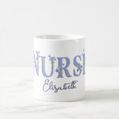 Personalisierte Hübsche florale Monogramm Nurie Kaffeetasse (Mittel)