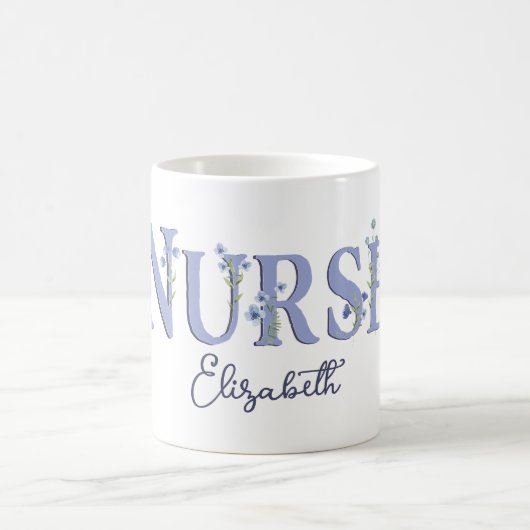 Personalisierte Hübsche florale Monogramm Nurie Kaffeetasse (Mittel)