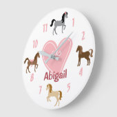 Personalisierte Hübsche Ponys und rosa Herzpferd Große Wanduhr (Winkel)