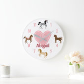 Personalisierte Hübsche Ponys und rosa Herzpferd Große Wanduhr (Zuhause)