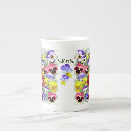 Personalisierte Hübsche Stiefmütterchen Porzellantasse (Vorderseite)