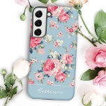 Personalisierte Hütte Rosa Rosen auf blauem Hinter Samsung Galaxy Hülle<br><div class="desc">Elegantes und romantisches,  nahtloses Blumenmuster mit pastellrosa Rosen im Stil der Hütte mit weißen und rosa Wildblumen auf hellblauem Hintergrund. Enthält optionale Elemente für solide Elemente und bearbeitbare Textfelder.</div>