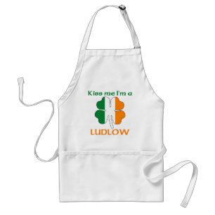 Personalisierte Iren küssen mich, den ich Ludlow Schürze