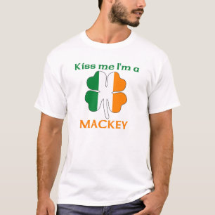 Personalisierte Iren küssen mich, den ich Mackey T-Shirt