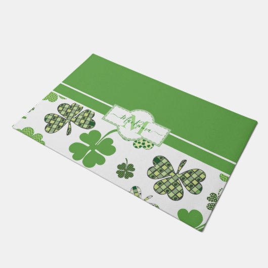 Personalisierte Irish Green Cloud St Patricks Fußmatte (Schrägansicht)