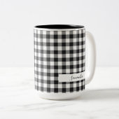 Personalisierte Karierte Schwarz-weiße Rustikale G Zweifarbige Tasse (VorderseiteRechts)