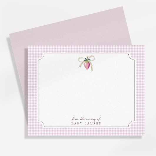 Personalisierte Karte mit rosa Gingham und Erdbeer