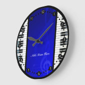Personalisierte Klaviertasten mit blauen musikalis Große Wanduhr (Winkel)