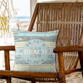 Personalisierte Koordinaten Beach Driftwood Kissen