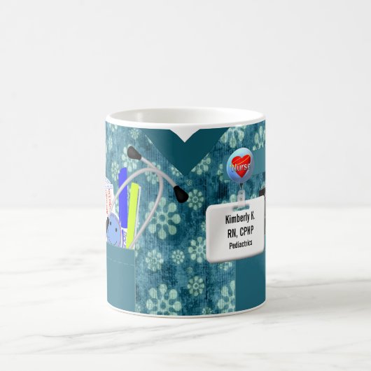 Personalisierte Krankenschwester scheuert sich in Kaffeetasse (Mittel)