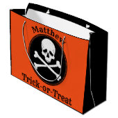 Personalisierte Kreuzknochen Halloween-Bag Große Geschenktüte (Rückseite Schrägansicht)
