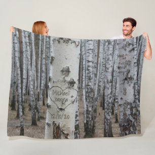 Personalisierte ländliche geschnitzte Namen im Her Fleecedecke