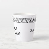Personalisierte Latte-Tasse in Schwarz und Weiß Milchtasse (Vorderseite)