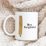 Personalisierte Lehrer Kaffeetasse<br><div class="desc">Verwöhnen Sie Ihre Lieblings-Lehrer mit einer personalisierten Kaffee-Tasse,  die sie für die Lagerung von Bleistiften auf ihrem Schreibtisch oder füllen Sie ihren morgendlichen Joe vor einem Tag des Unterrichts!</div>