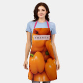 Personalisierte leuchtend frische orange Paprika Schürze (Getragen)