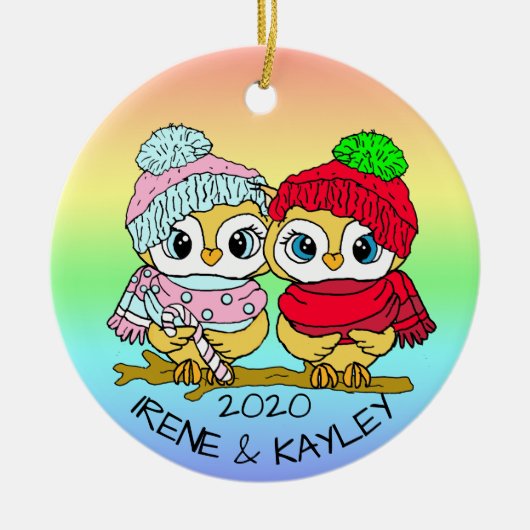 Personalisierte LGBT Love Birds Owls Weihnachten Keramik Ornament (Vorne)