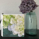 Personalisierte Liebe Bibel Verse Weiße Blüte Holzkisten Schild<br><div class="desc">Sie können einen oder mehrere Namen zu diesem wunderschönen, eleganten, weißen und hellgrünen Bibelverse hinzufügen. Der gesamte Text kann nach eigenem inspirierenden Zitat oder beliebigem Sprichwort geändert oder personalisiert werden. "Ich habe dich mit einer immerwährenden Liebe geliebt" ist in zeitgenössischer, eleganter Typografie geschrieben. Die Christliche Bibelschrift spricht von Gottes ewiger...</div>