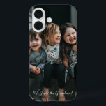 Personalisierte Liebe Ihr Oma Foto Handschriftlich iPhone 16 Hülle<br><div class="desc">Personalisierte Liebe Sie Oma Foto mit handgeschriebenen Typografie Handy Case (alle Texte können angepasst werden)</div>