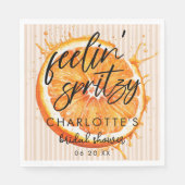 Personalisierte Liebe im First Spritz Brautparty Serviette (Vorderseite)