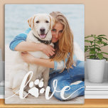 Personalisierte Liebe Paw Print Dog Lover Foto Fotoplatte<br><div class="desc">LIEBE! Feiern Sie Ihre beste Freundin mit einer individuellen, einzigartigen Hundeplakette und Sake-Foto. Überraschen Sie Ihren Lieblingshundliebhaber, ob Geburtstag, Muttertag, Valentinstag oder Weihnachten mit dieser niedlichen Liebe Foto-Plakette. Diese Liebe mit Pfotenprint Foto Hundeschild ist das ideale Geschenk für sich selbst, Familie oder Freunde, denn wir alle wissen, Hunde Liebe ist...</div>