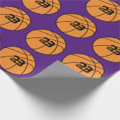Personalisierte Lila Basketballspielnummer Geschenkpapier (Ecke)