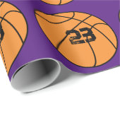 Personalisierte Lila Basketballspielnummer Geschenkpapier (Rolleneckpunkt)