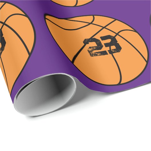 Personalisierte Lila Basketballspielnummer Geschenkpapier (Rolleneckpunkt)