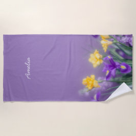 Personalisierte lila und gelbe Schwertlilienblumen Strandtuch